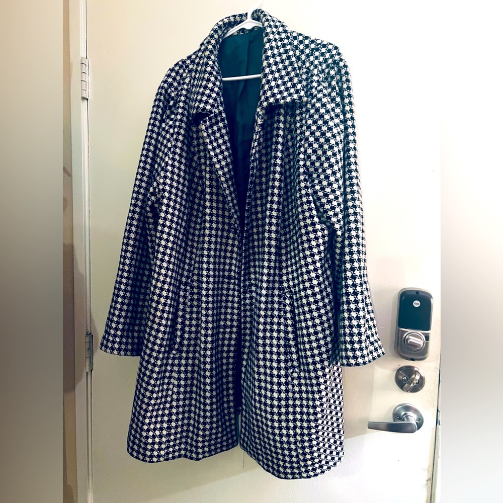 Plus size Houndstooth trench coat.